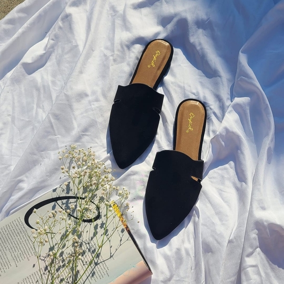 🆕️Fall Must Have Collection// Black Flats - Picture 3 of 4